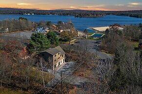 Lake View Chalet by Avantstay Lake Access Deck