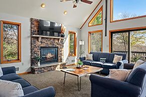 Lake View Chalet by Avantstay Lake Access Deck