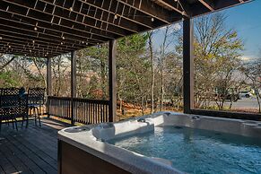 Lake View Chalet by Avantstay Lake Access Deck