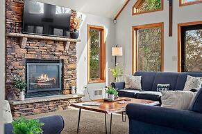 Lake View Chalet by Avantstay Lake Access Deck