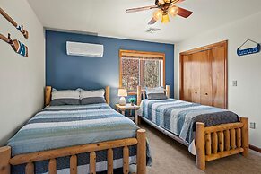 Lake View Chalet by Avantstay Lake Access Deck