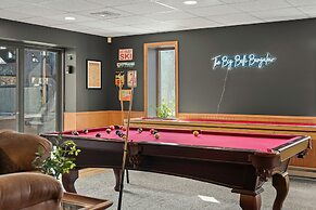 Lake View Chalet by Avantstay Lake Access Deck