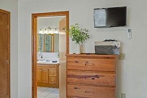 Lake View Chalet by Avantstay Lake Access Deck