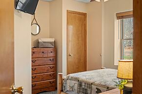 Lake View Chalet by Avantstay Lake Access Deck