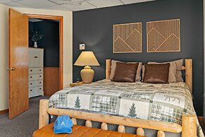 Lake View Chalet by Avantstay Lake Access Deck