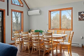 Lake View Chalet by Avantstay Lake Access Deck