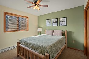 Lake View Chalet by Avantstay Lake Access Deck