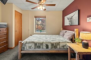 Lake View Chalet by Avantstay Lake Access Deck