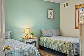 Lake View Chalet by Avantstay Lake Access Deck