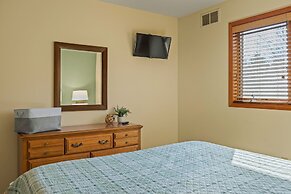 Lake View Chalet by Avantstay Lake Access Deck