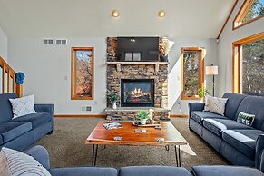 Lake View Chalet by Avantstay Lake Access Deck