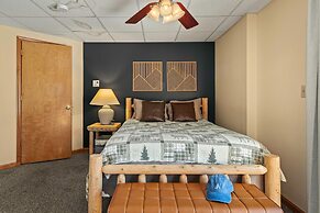 Lake View Chalet by Avantstay Lake Access Deck