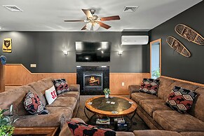 Lake View Chalet by Avantstay Lake Access Deck