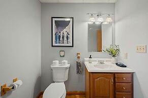 Lake View Chalet by Avantstay Lake Access Deck