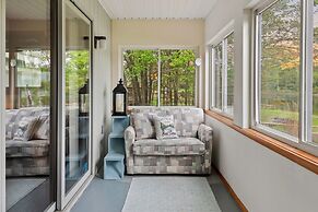 Pocono Lakefront by Avantstay Dock Lake Access