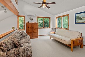 Pocono Lakefront by Avantstay Dock Lake Access