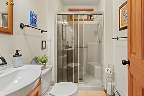 Pocono Lakefront by Avantstay Dock Lake Access