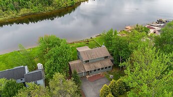 Pocono Lakefront by Avantstay Dock Lake Access