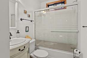 Pocono Lakefront by Avantstay Dock Lake Access