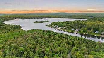 Pocono Lakefront by Avantstay Dock Lake Access