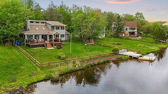Pocono Lakefront by Avantstay Dock Lake Access