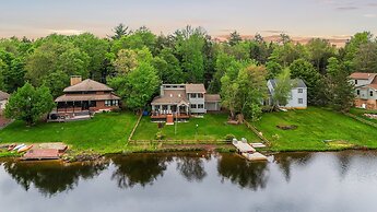 Pocono Lakefront by Avantstay Dock Lake Access