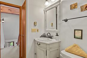 Pocono Lakefront by Avantstay Dock Lake Access