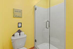 Pocono Lakefront by Avantstay Dock Lake Access