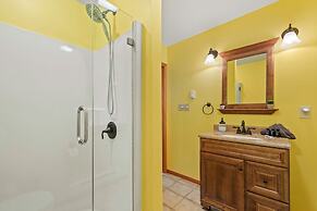 Pocono Lakefront by Avantstay Dock Lake Access