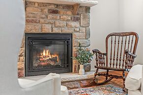 Happy Trails Chalet by Avantstay Sauna Deck Private Community Beach Ac