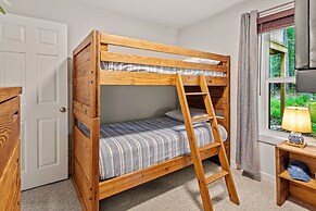 Happy Trails Chalet by Avantstay Sauna Deck Private Community Beach Ac