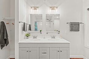 Happy Trails Chalet by Avantstay Sauna Deck Private Community Beach Ac