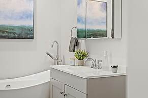 Happy Trails Chalet by Avantstay Sauna Deck Private Community Beach Ac