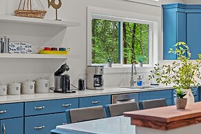 Happy Trails Chalet by Avantstay Sauna Deck Private Community Beach Ac