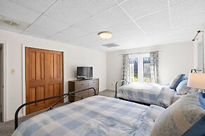 Sun Up Sun Down by Avantstay Pool w Waterfall