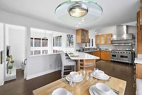 Sun Up Sun Down by Avantstay Pool w Waterfall