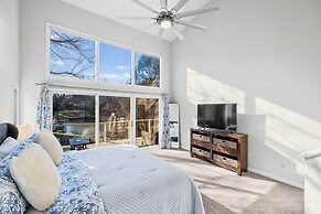 Sun Up Sun Down by Avantstay Pool w Waterfall