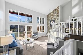 Sun Up Sun Down by Avantstay Pool w Waterfall