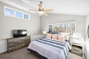 Sun Up Sun Down by Avantstay Pool w Waterfall