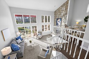 Sun Up Sun Down by Avantstay Pool w Waterfall