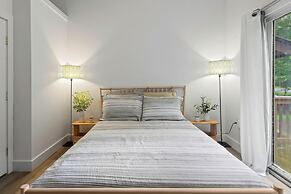 Trail House by Avantstay Walk to Creek Deck