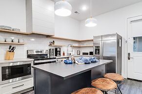 The Grove 12 by Avantstay Come Experience Music Row