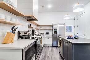 The Grove 12 by Avantstay Come Experience Music Row