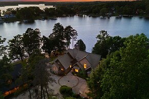 Sunset Shores Resort The Grand House by Avantstay