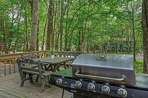 Hygge Home by Avantstay Deck for Outdoor Living Fire Pit Game Table