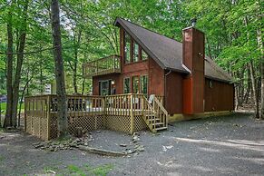 Hygge Home by Avantstay Deck for Outdoor Living Fire Pit Game Table