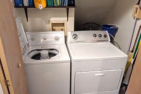 Hygge Home by Avantstay Deck for Outdoor Living Fire Pit Game Table