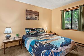 Hygge Home by Avantstay Deck for Outdoor Living Fire Pit Game Table