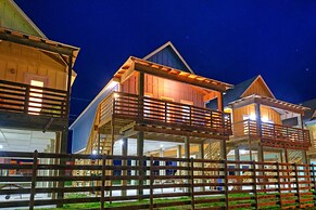 Big Trout by Avantstay Group Getaway w Dock