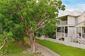 Keys to Paradise by Avantstay Balcony Pool Golf